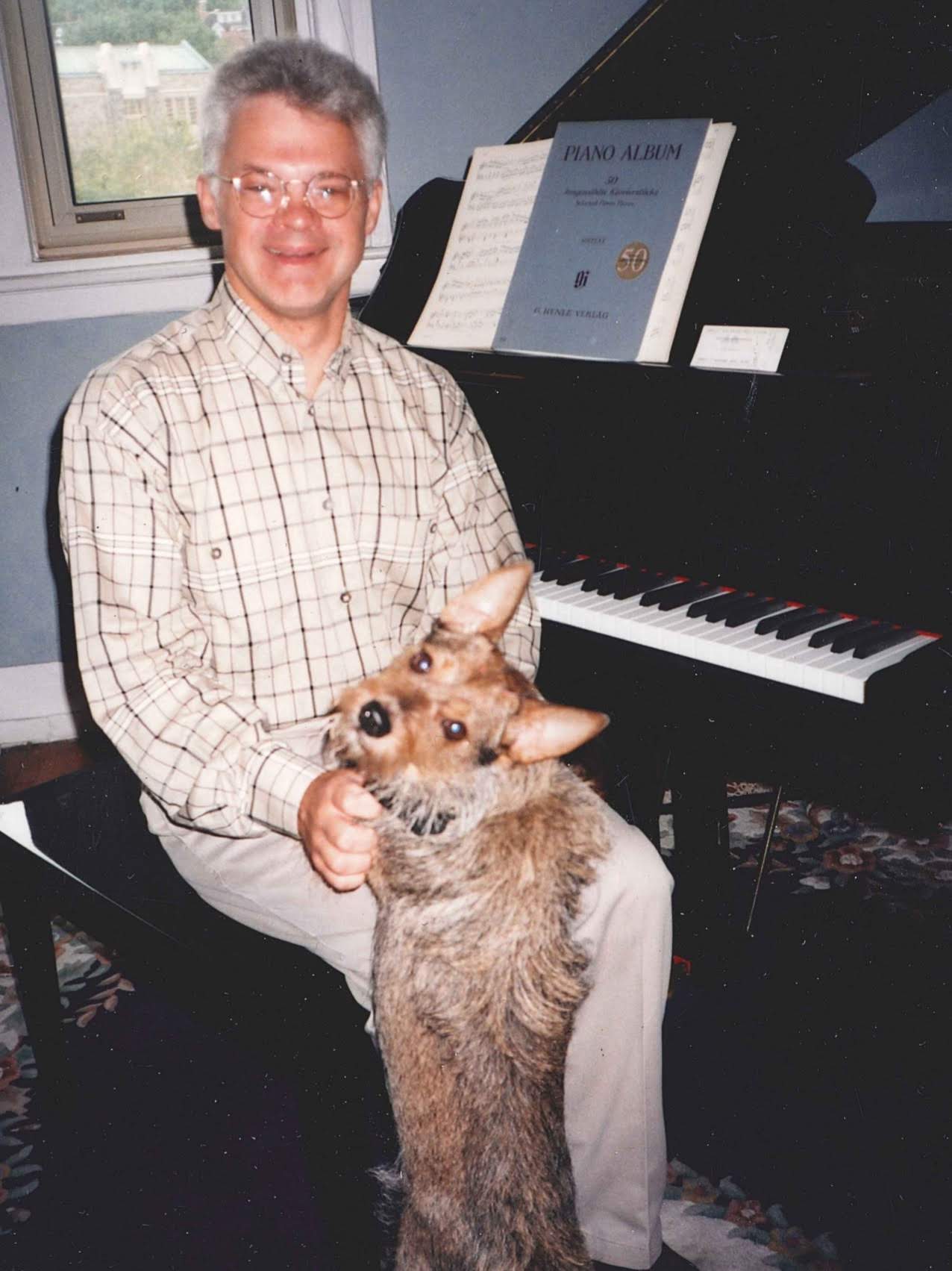 Arthur Kaptainis at the piano